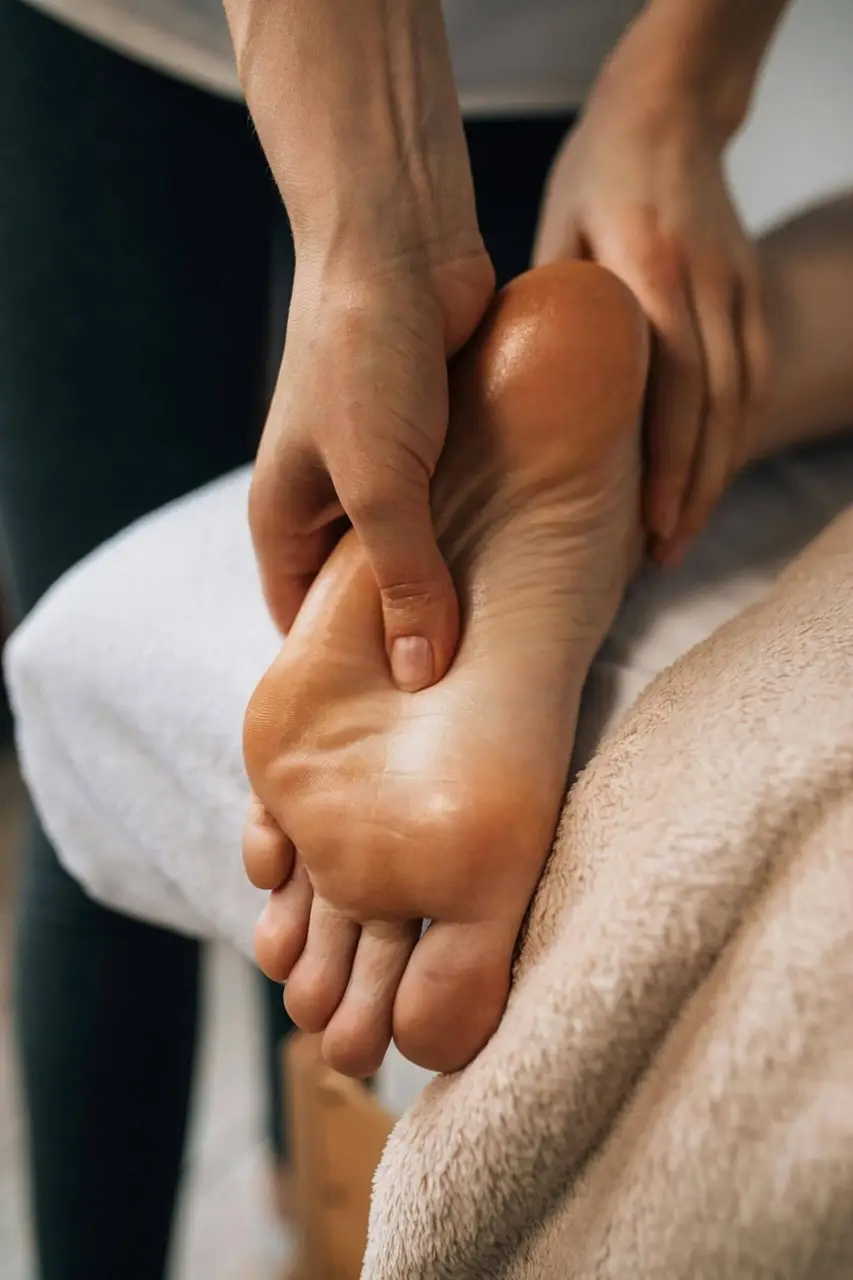Sanfte Lymphdrainage für mehr Leichtigkeit – Reduzieren Sie Schwellungen und fördern Sie Ihr Wohlbefinden.